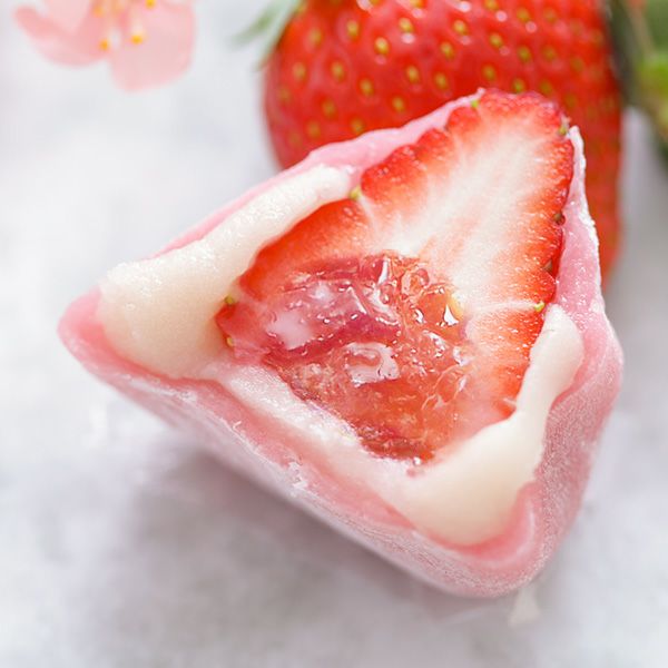 レヴェランス】桜が香る特製あんの『シャンパンいちご大福 桜ロゼ』6個